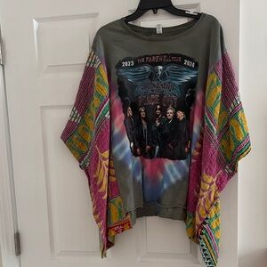 Graphic Print Women's Top with Multicolor Sleeves